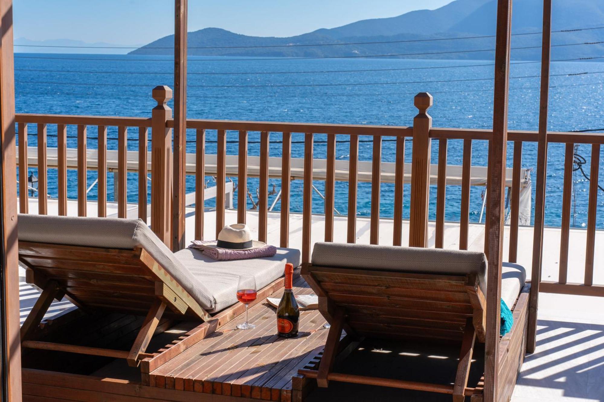 Sea Rock Apartment Agia Efimia Buitenkant foto